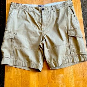 NWT Tommy Hilfiger cargo shorts tan, size42! Spring is here!